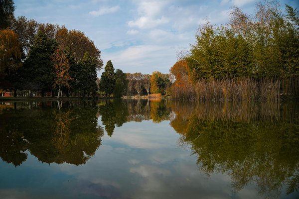 How can UK mothers-to-be prepare for a natural childbirth?